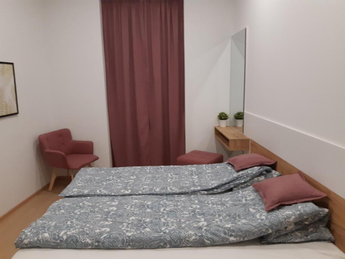 Modern 3 In A Prime Location Apartament